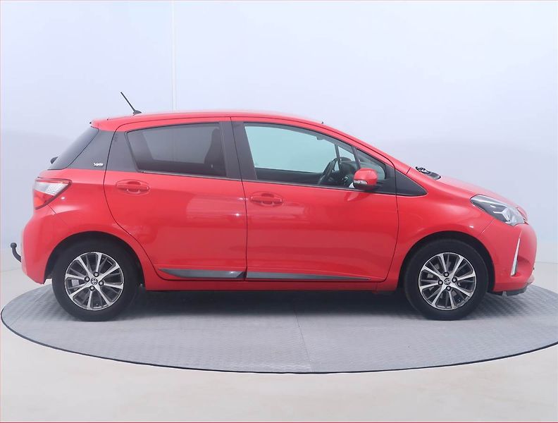 Toyota Yaris (2019) Y20 1.5 Dual VVT-i, Serv.kniha - fotka 6 z 14