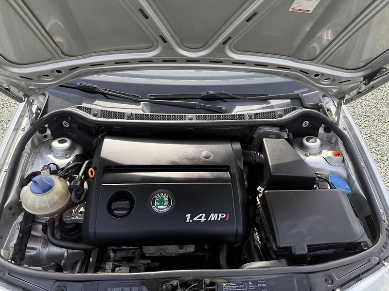 Škoda Fabia 1.4 MPI KLIMA - fotka 13 z 13