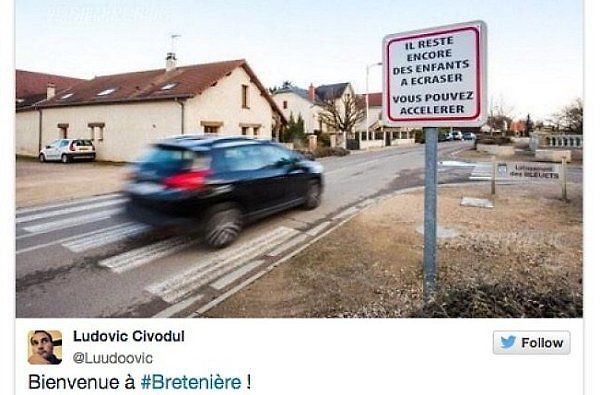 V Breteniere se zvláštním způsobem snaží donutit řidiče, aby zpomalili.