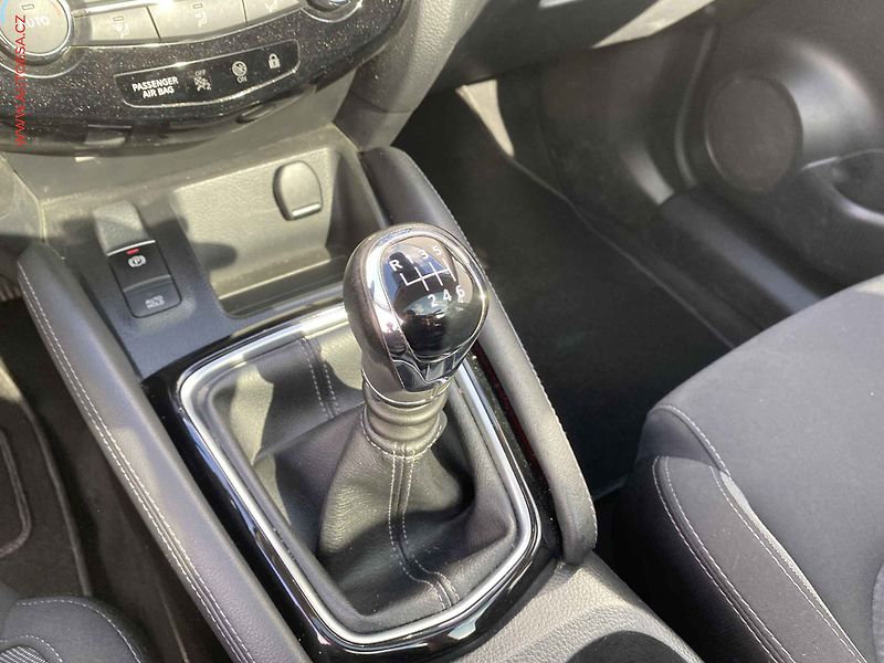 Nissan Qashqai (2019) 1.3 DiG-T, N-Connecta, panor - fotka 15 z 17