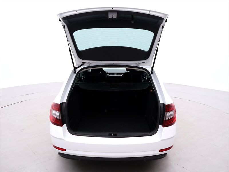 Škoda Octavia 1,6 TDI Ambition LED Navi - fotka 9 z 30