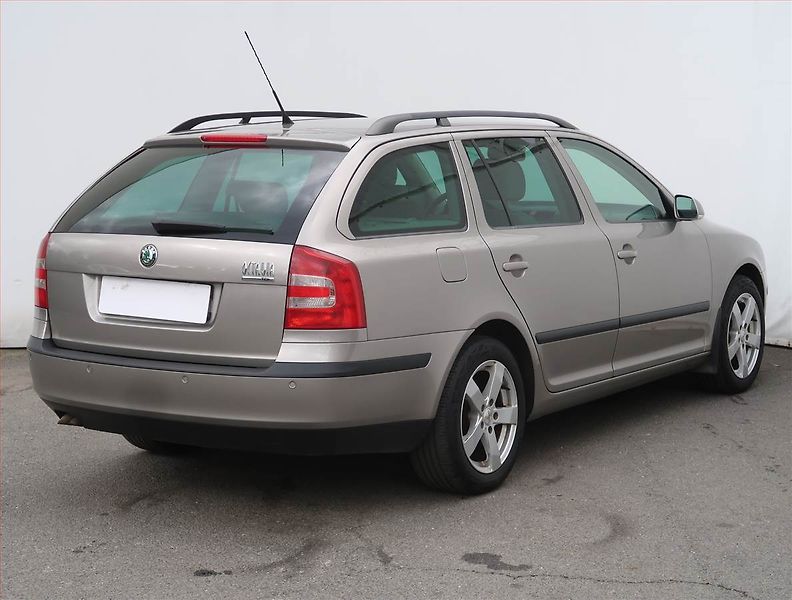 Škoda Octavia (2007) Elegance 1.9 TDI, Tažné - fotka 5 z 19
