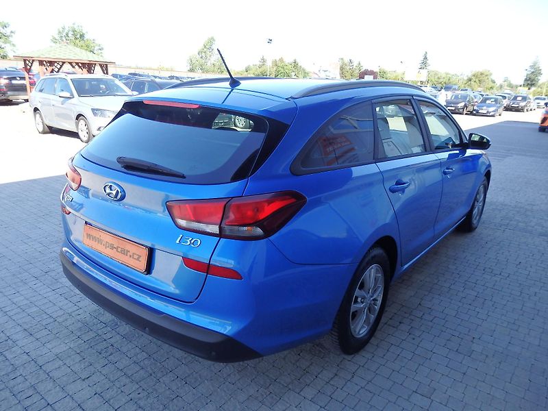 Hyundai i30 1.6 CRDi ZÁLOHOVÁNO - fotka 4 z 22
