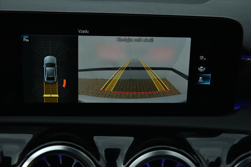 Mercedes-Benz Třídy A 250i 165kW NAVI PANORAMA ČR - fotka 20 z 28