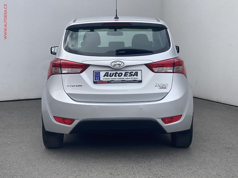 Hyundai ix20 (2013) 1.6 CRDi, AC, park. čidla - fotka 5 z 16