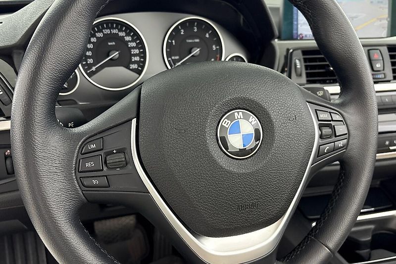 BMW Řada 4 420d Cabrio - fotka 21 z 23