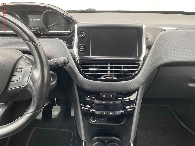 Peugeot 2008 (2018) 1.2 PT, Allure, navi, park - fotka 12 z 17