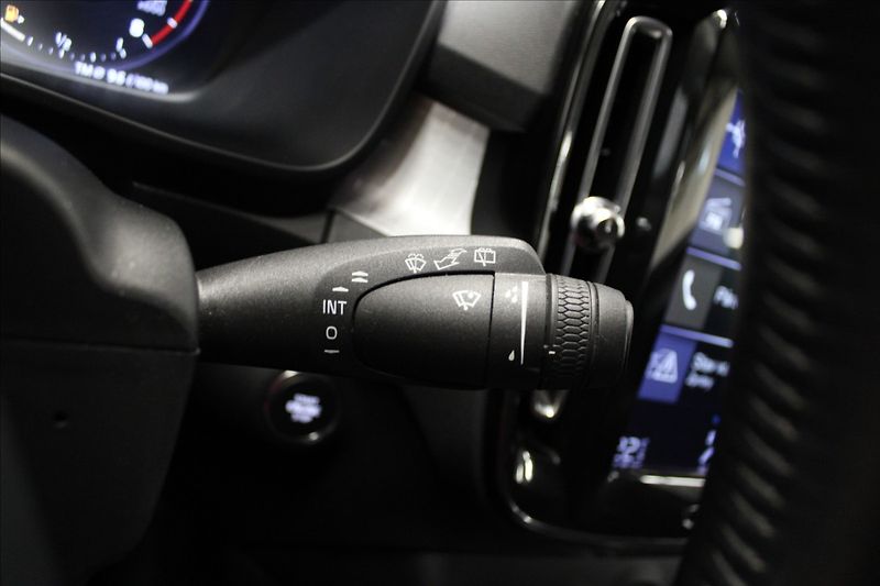 Volvo XC40 2,0 T5 182KW AWD zánovní - fotka 16 z 34