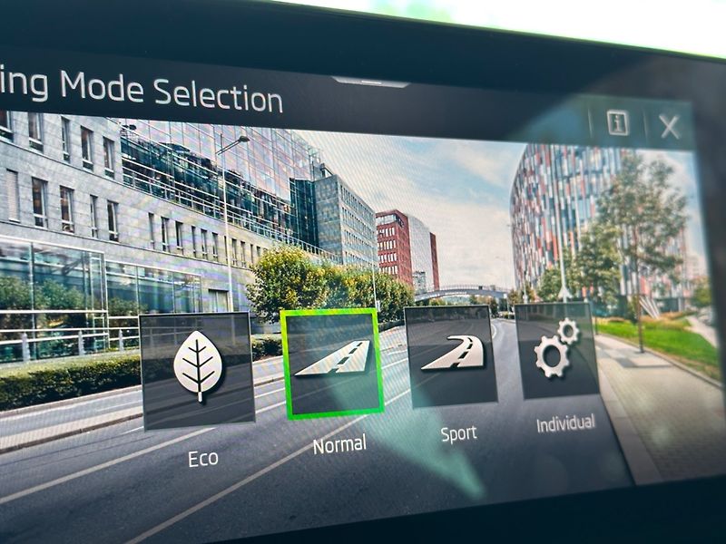 Škoda Kamiq (2021) 1.0TSi MONTE CARLO,NAVI,KAMERA - fotka 15 z 19