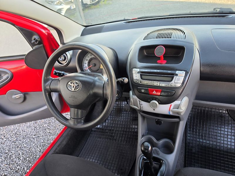 Toyota Aygo 1.0i 50kw - fotka 21 z 21