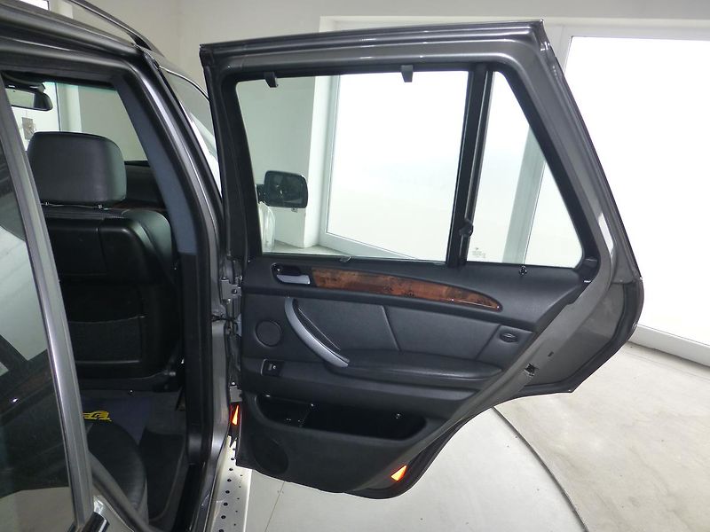 BMW X5 (2006) 3,0D*XENON**KAMERA**PANORAMA - fotka 29 z 35