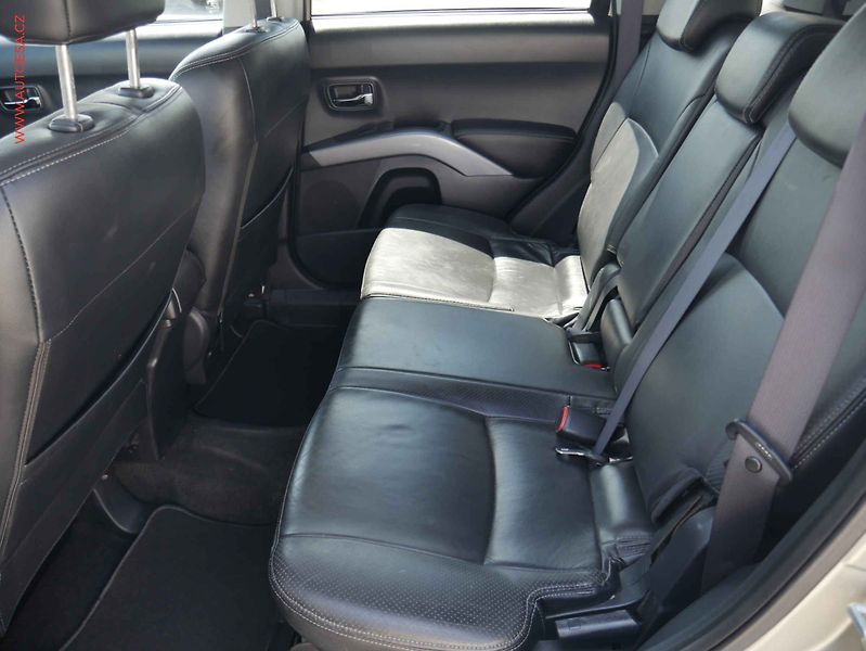 Citroën C-Crosser (2009) 2.2HDi 4x4, 7míst, ČR, Xenon - fotka 10 z 21