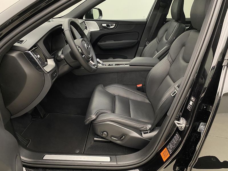 Volvo XC60 T8 AWD RECHARGE REZERVACE - fotka 3 z 65