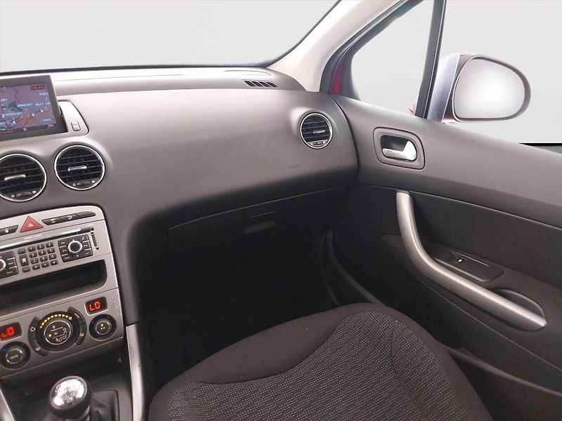 Peugeot 308 (2008) 1.6 HDi, po STK, rezervace - fotka 8 z 21