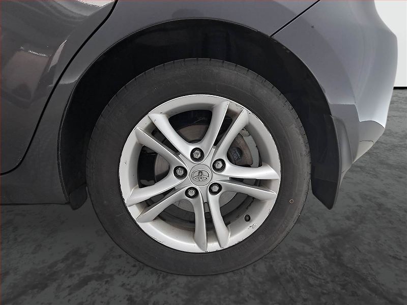 Toyota Auris (2007) 1.6 Dual VVT-i, nová STK - fotka 14 z 16