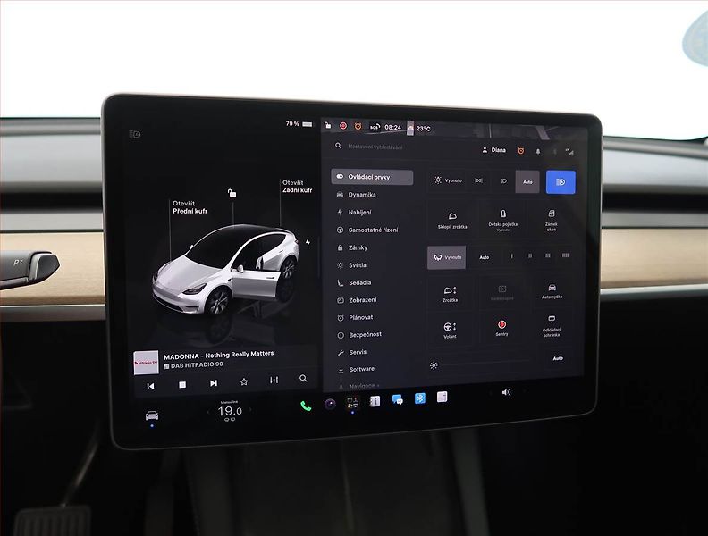 Tesla Model Y (2022) Long Range AWD 79kWh, SoH 91% - fotka 18 z 33