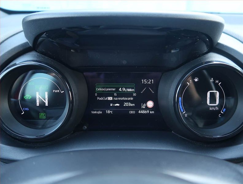 Toyota Yaris (2020) 1.5 VVT-i Hybrid - fotka 11 z 20
