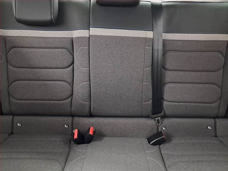 Citroën C4 X (2023) Feel Pack 1.2 PureTech - fotka 10 z 19