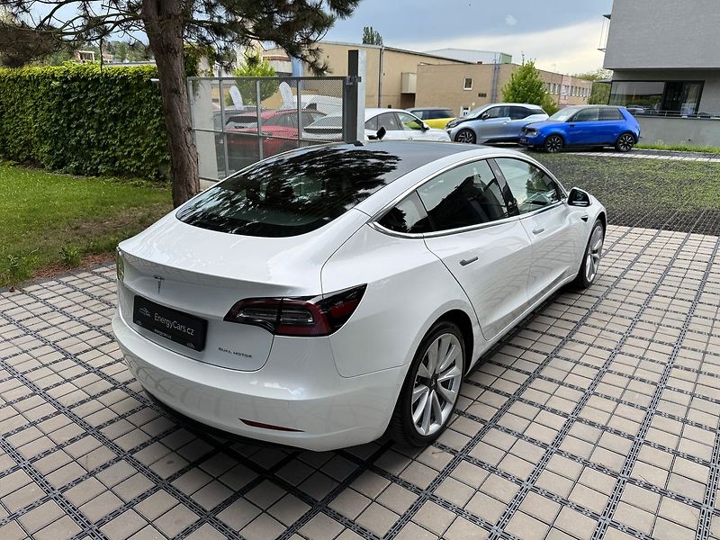 Tesla Model 3 Long Range AWD - fotka 36 z 38