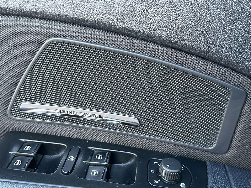 Škoda Superb (2013) Combi 2.0 TDI Ambition - fotka 19 z 33
