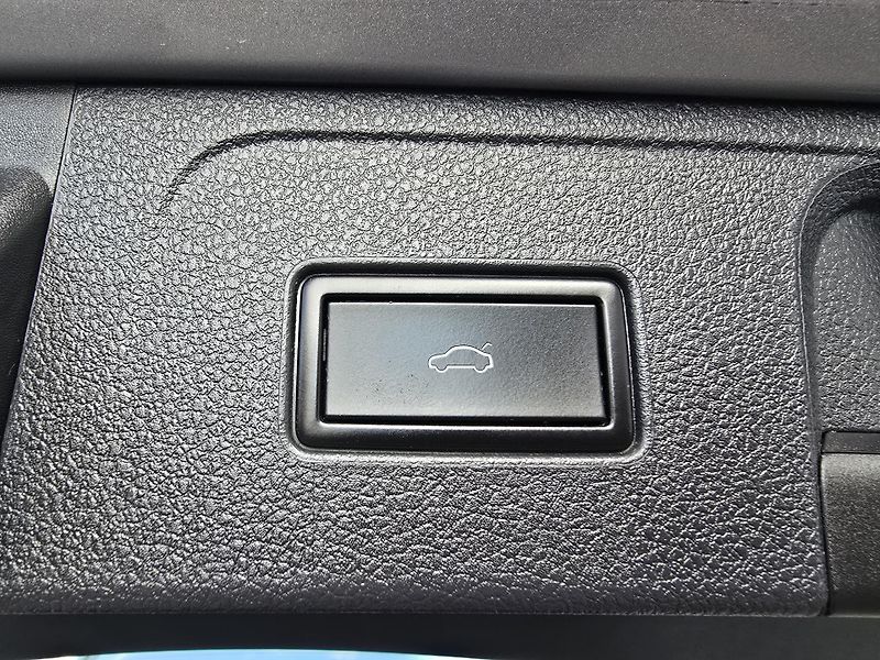Volkswagen Passat DSG 2,0TDI BUSINESS NAVI - DPH - fotka 33 z 35