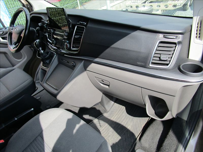 Ford Tourneo Custom 2.0TDCi L2 Titanium, 8 míst - fotka 18 z 57