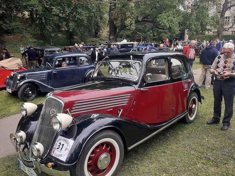 Milovníci historických automobilů i motocyklů si první říjnovou sobotu přišli na své při tradičním závodu Brno-Soběšice.