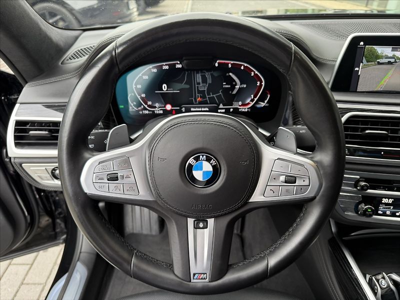 BMW Řada 7 3,0 xDrive 740d - fotka 15 z 39