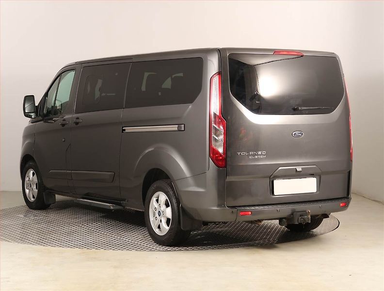 Ford Tourneo Custom (2017) Titanium 2.0 EcoBlue, 1Maj - fotka 4 z 25