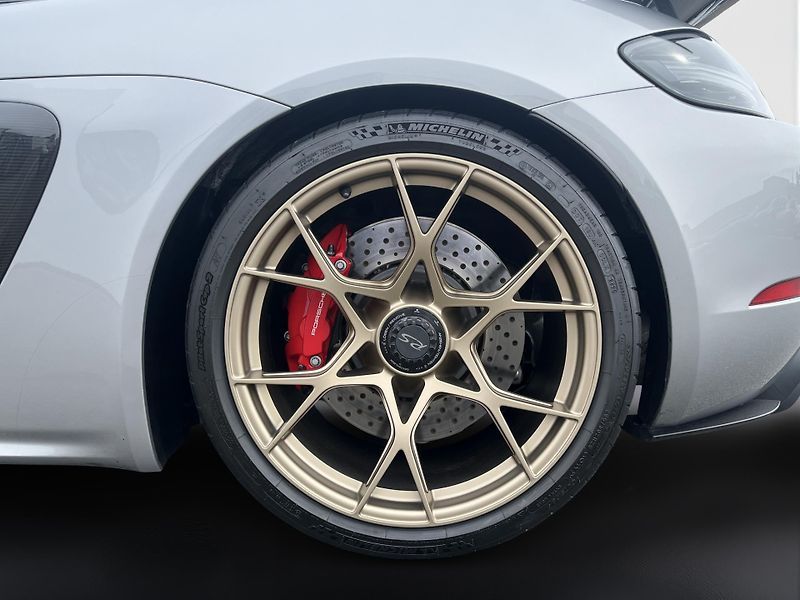 Porsche Cayman GT4 RS - fotka 14 z 26
