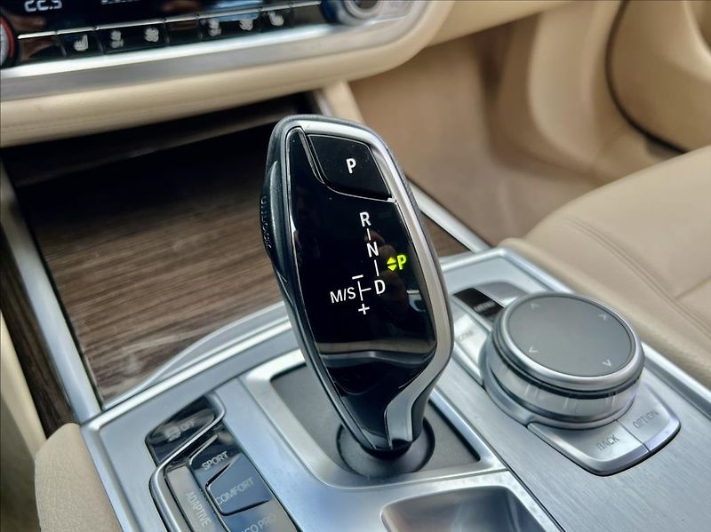 BMW Řada 7 3,0 730d xDrive záruka 2027 - fotka 42 z 61