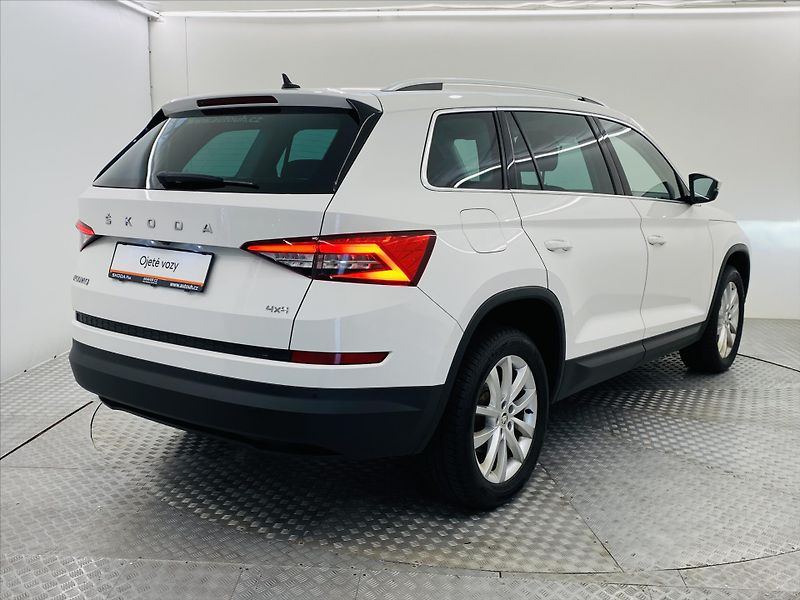 Škoda Kodiaq 2,0 TDI DSG 140kW 4x4 Style - fotka 2 z 30