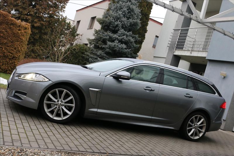 Jaguar XF 3,0 ČR, Automat, Navigace - fotka 9 z 46