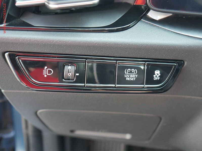 Kia Niro (2023) 1.6 GDi HEV, ČR, AT, navi - fotka 16 z 26
