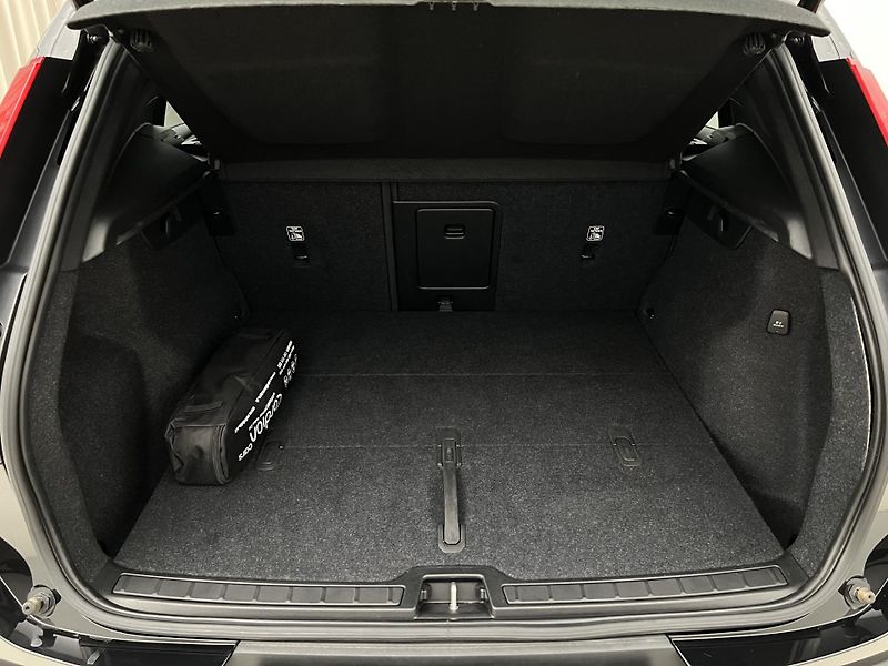 Volvo XC40 AWD TWIN MOTOR RECHARGE - fotka 5 z 44