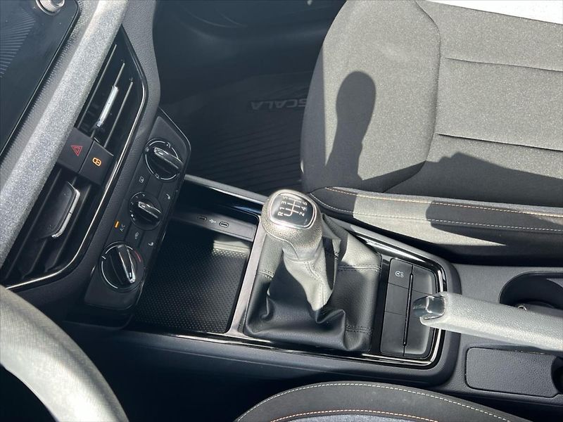 Škoda Scala 1,0 TSi 85kW SELECTION - fotka 18 z 24