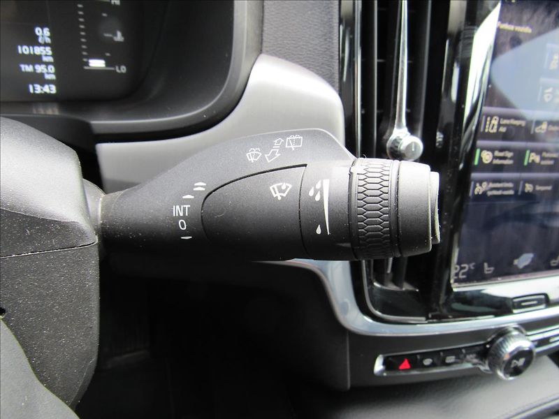 Volvo V90 2,0 D5 173kW AWD Automat - fotka 24 z 33