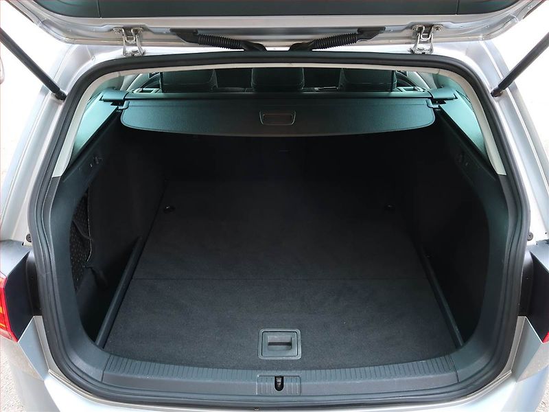 Volkswagen Golf (2014) 1.6 TDI, Navi, Tempomat - fotka 14 z 19
