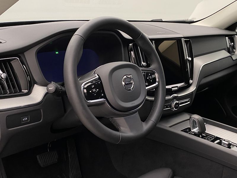 Volvo XC60 B4 AWD DARK PLUS AUT REZERVACE - fotka 18 z 48