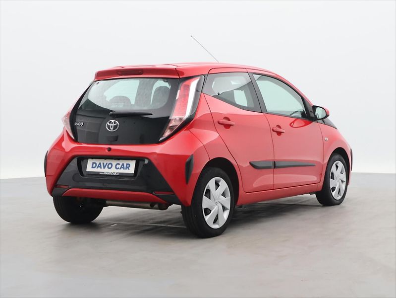 Toyota Aygo 1,0 VVT-i 51kW CZ Aut. Serv.kn - fotka 12 z 12