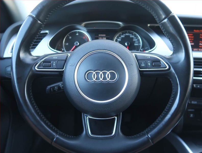Audi A4 (2013) S-Line 2.0 TDI, 4X4, Automat - fotka 16 z 19