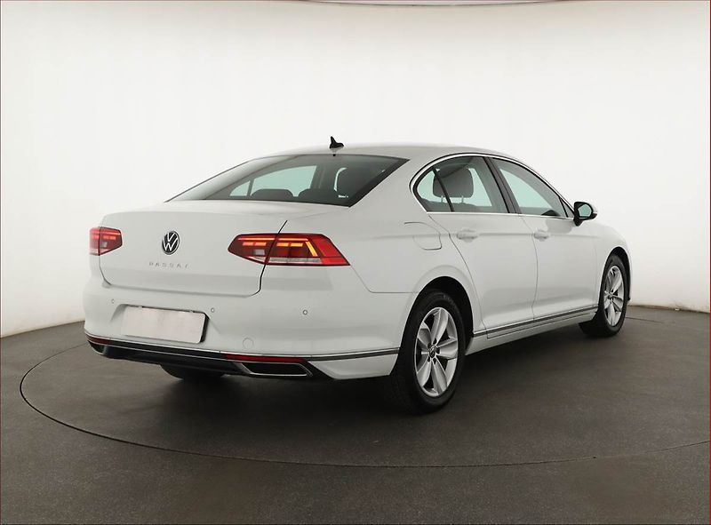 Volkswagen Passat (2020) 1.5 TSI - fotka 5 z 21