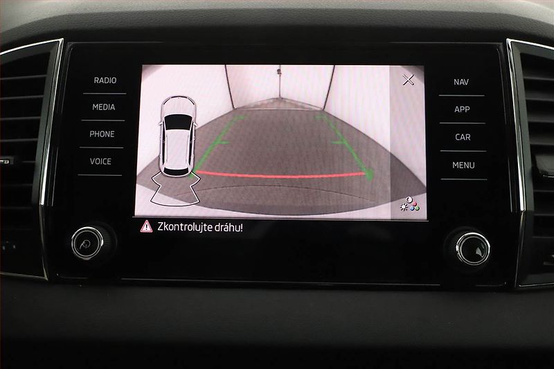 Škoda Karoq (2020) 1.6 TDI, Automat, Navi - fotka 16 z 21