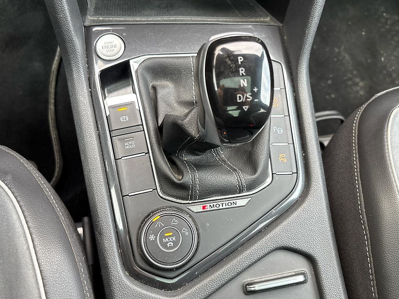 Volkswagen Tiguan R-LINE - fotka 27 z 29