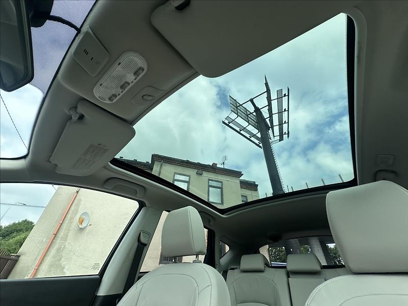 Nissan Qashqai 2,0 4x4 AUTOMAT TEKNA - fotka 23 z 37