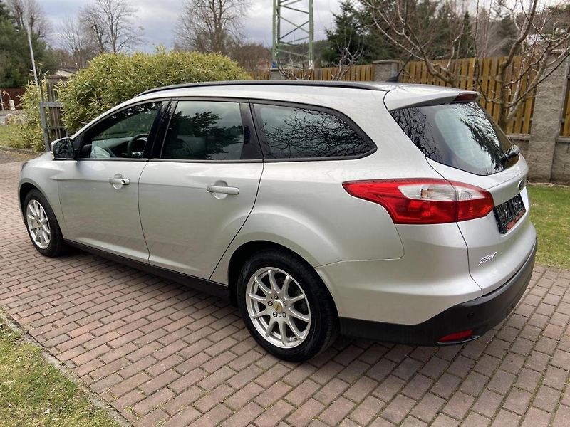 Ford Focus (2011) 1.6Tdci 85kw - fotka 5 z 29