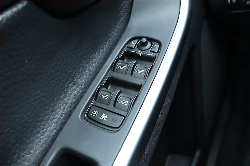 Volvo XC60 (2009) D4, 4X4, Automat, Serv.kniha - fotka 20 z 26