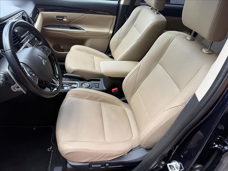 Mitsubishi Outlander 2,3 DI-D - fotka 20 z 31