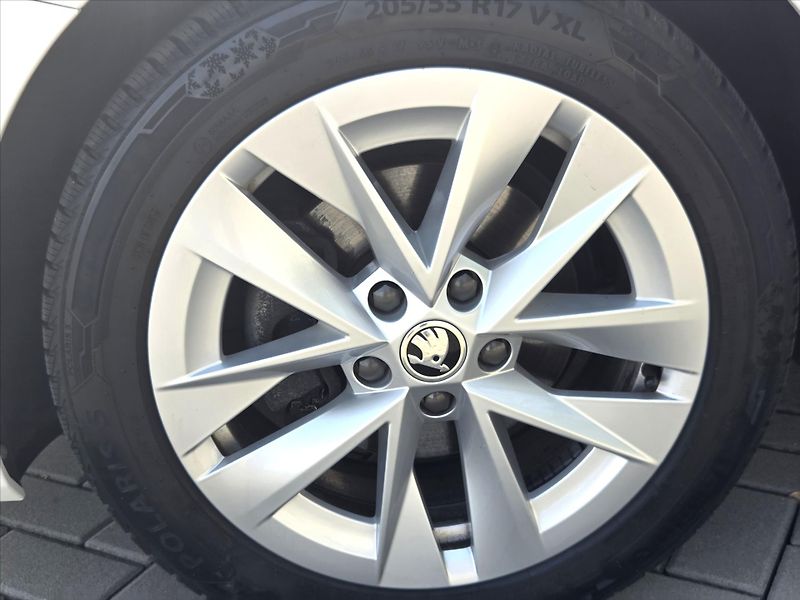 Škoda Octavia 1,5 eTSi DSG Style NEHAVAR. ČR - fotka 20 z 22