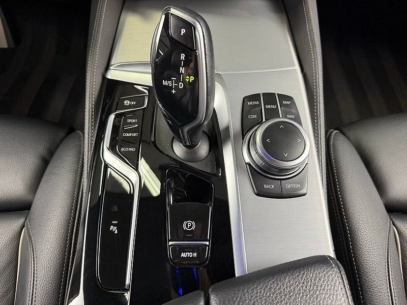 BMW Řada 5 530d 210 KW xDrive M-PAKET, M- - fotka 24 z 31